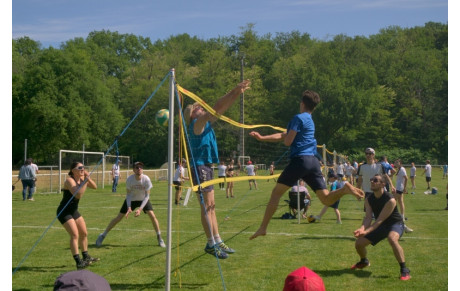 Album photos/vidéos du tournoi de volley sur herbe du 18 mai 2025